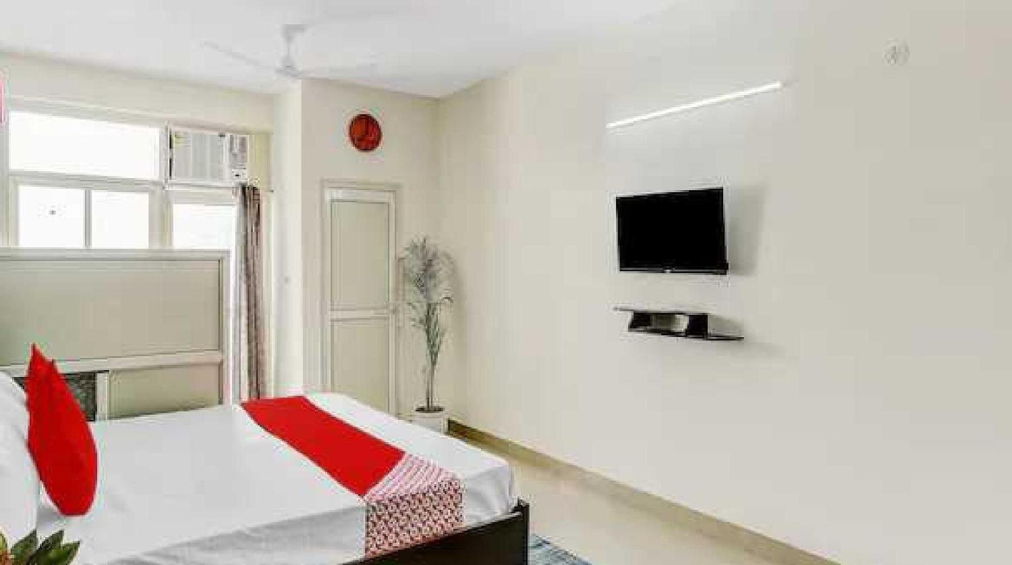 Hotel O Krishna Orchid Near Noida Sector 81 Metro Station Exterior photo